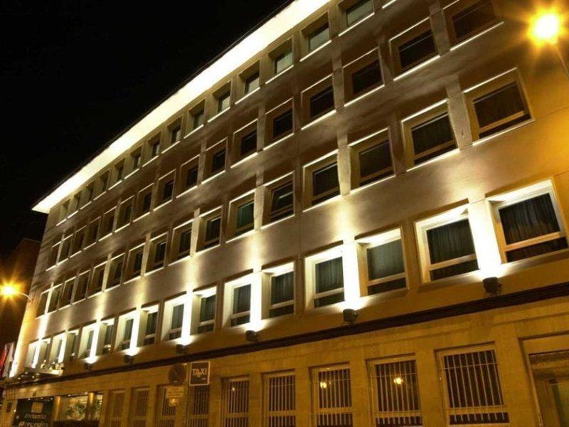 Infanta Mercedes Madrid Extérieur photo