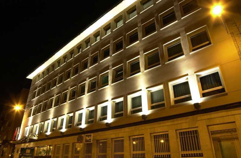 Infanta Mercedes Madrid Extérieur photo