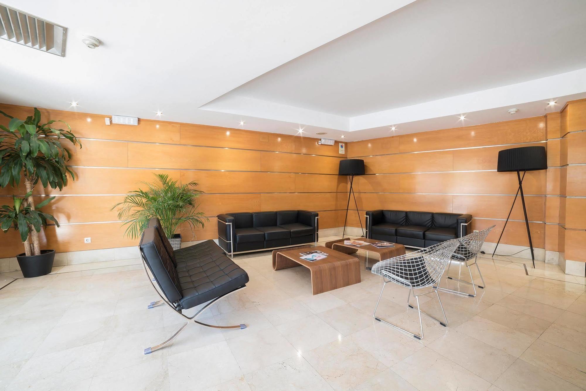 Infanta Mercedes Madrid Extérieur photo