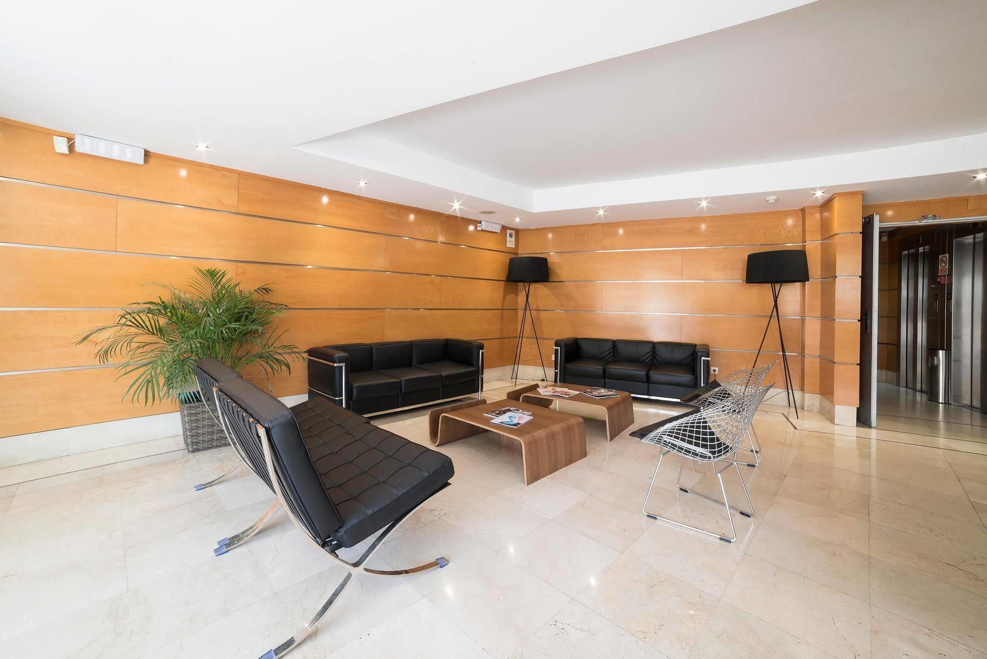 Infanta Mercedes Madrid Extérieur photo